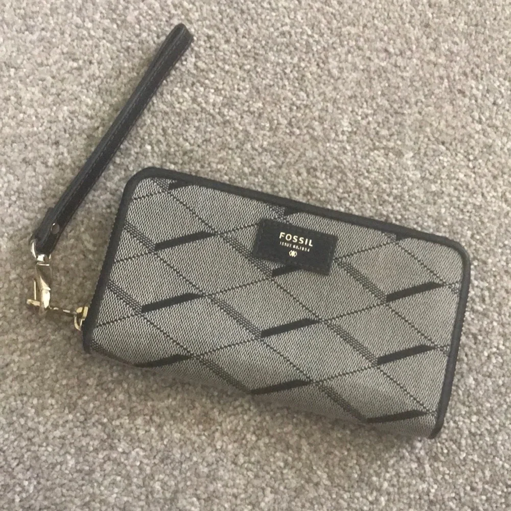 Fossil Zip Wrislet Wallet